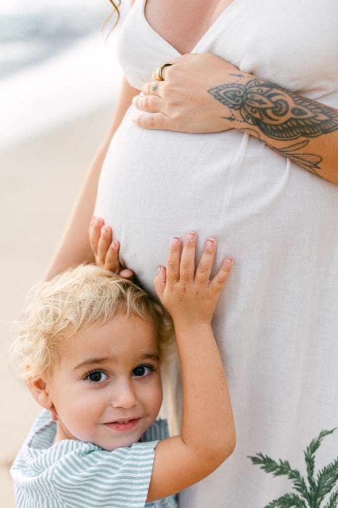 best candid maui maternity photography