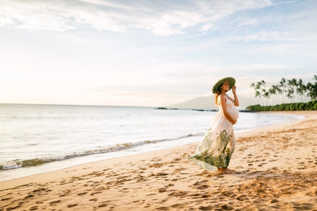 best maui maternity photographer for wailea beach sessions with a fine art style