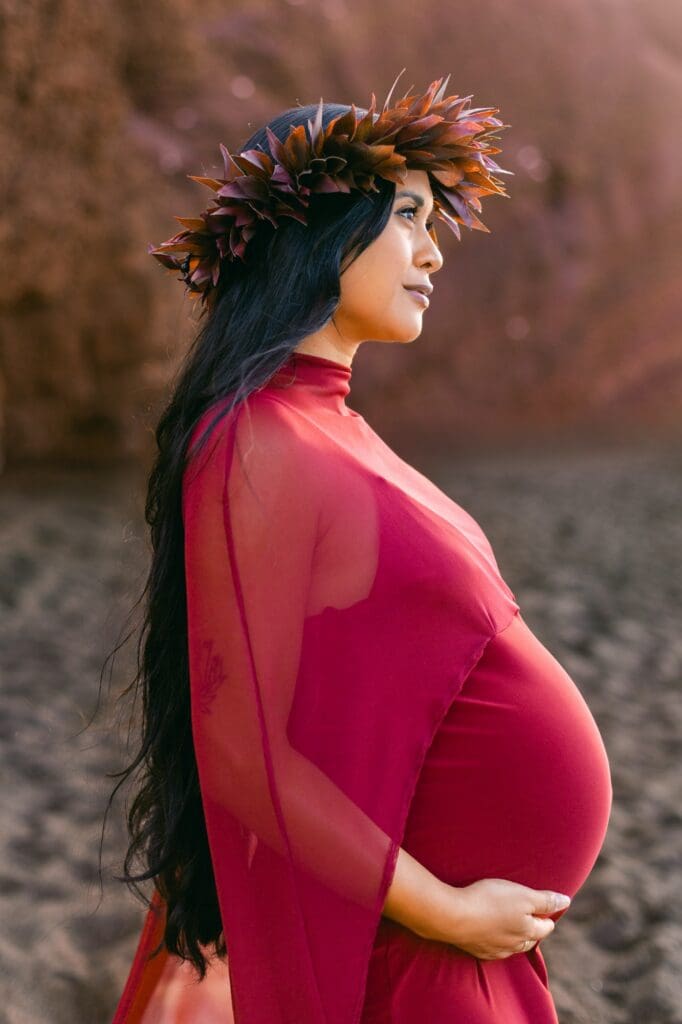 Maui babymoon maternity photos black sand beach South Maui sunset
