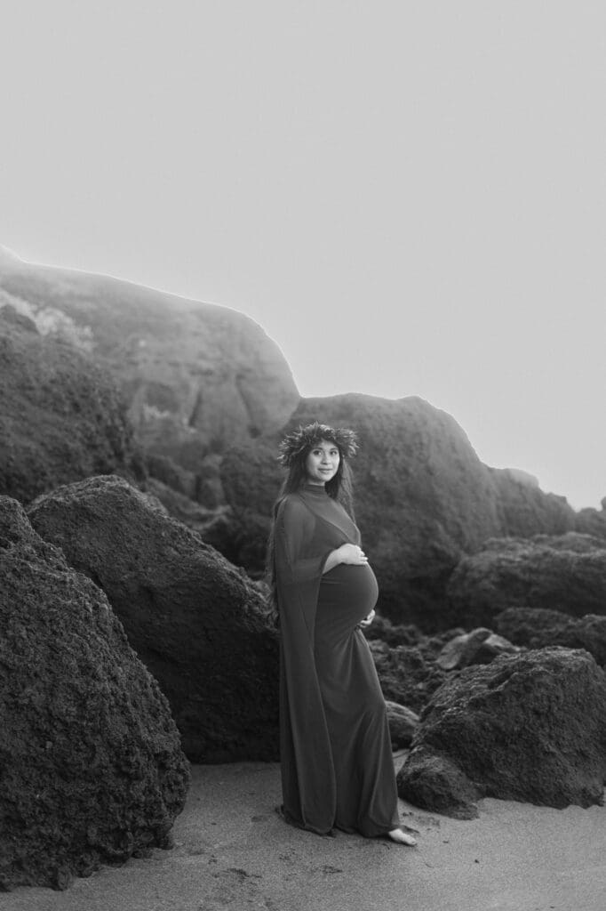 Maui Fine art photographer black and white maternity images