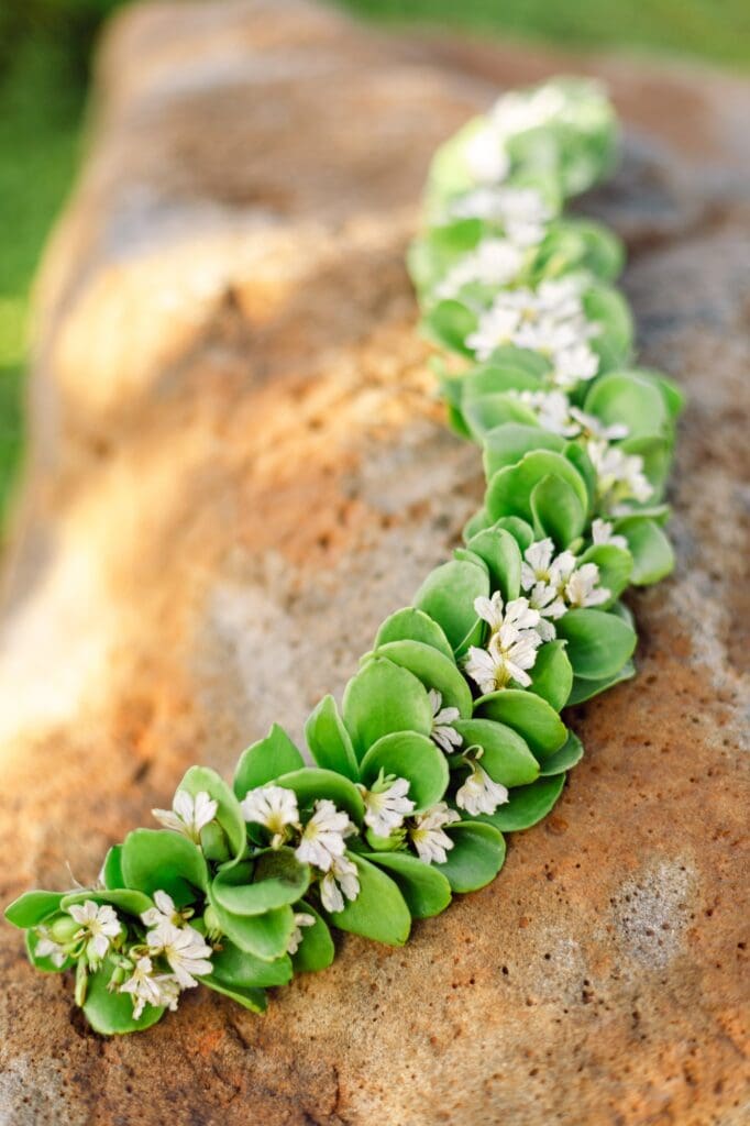 naupaka lei made for maui maternity photoshoot