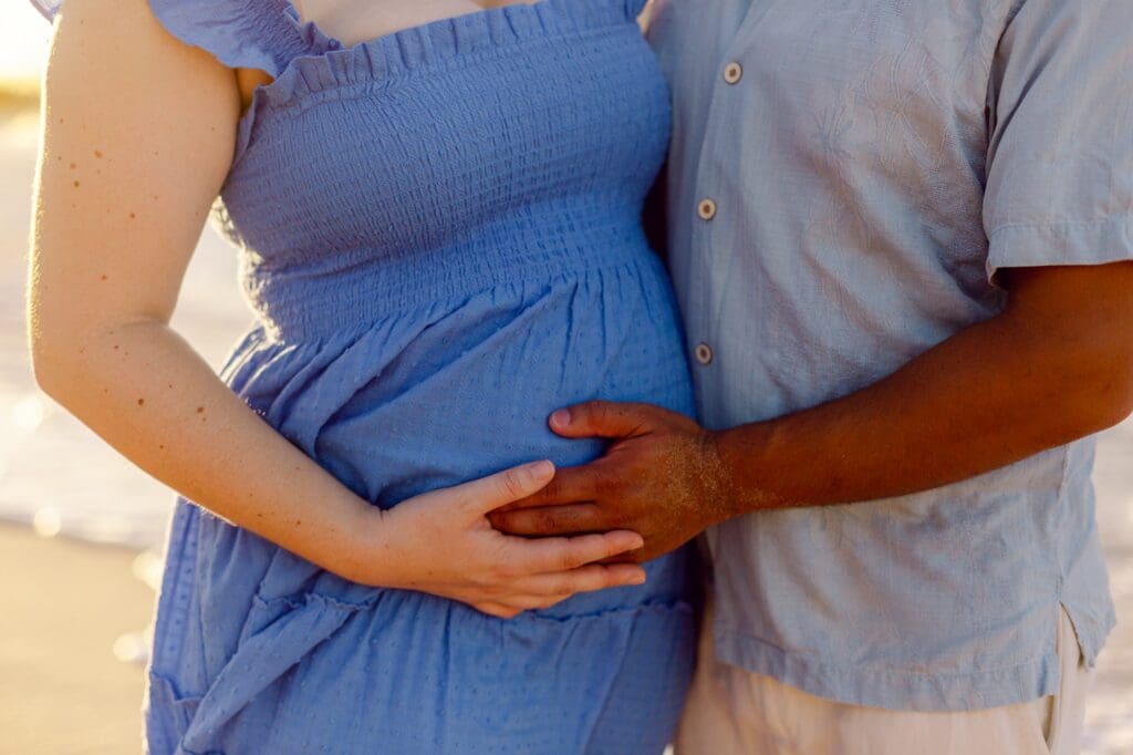 maui family reunion photos and maternity session belly photo